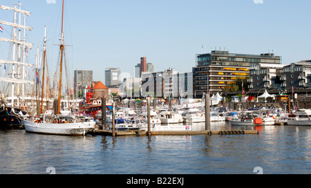 Amburgo Landungsbruecken con Germanischer Lloyd Head Office Foto Stock