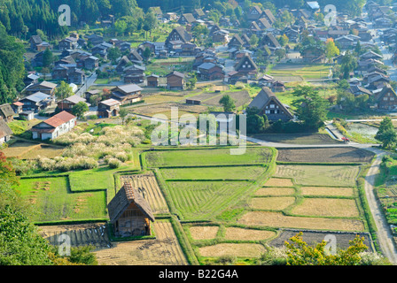 Traditional Japanese houses in Shirakawa village viewed from above Japan Foto Stock