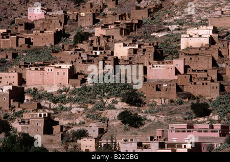 Il villaggio di Asgaour nel Ameln Valley vicino a Tafraout in Anti Atlas Sud del Marocco Foto Stock