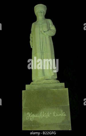 Scultura in un Bishkek parco di notte tempo Kirghizistan Foto Stock