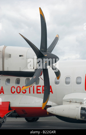 Il turbo delle pale della ventola di ATR aereo di linea. Foto Stock