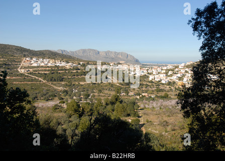 Vista alloggiamento nuovo sviluppo, vicino Pedreguer, Marina Alta, provincia di Alicante, Spagna Foto Stock