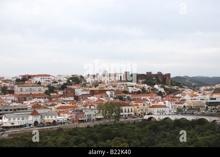 Città e castello di Silves, Algarve, PORTOGALLO Foto Stock
