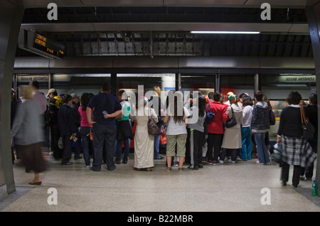 Sera Rush Hour - Jubilee Line piattaforma - London Bridge Stazione della Metropolitana Foto Stock