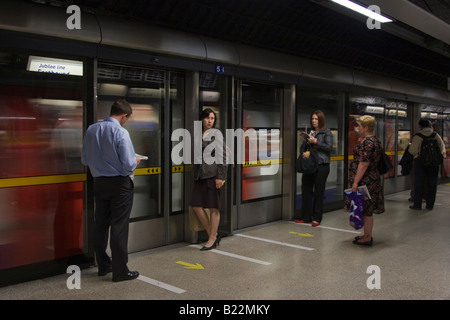 Jubilee Line Platform London Bridge Stazione della Metropolitana Foto Stock