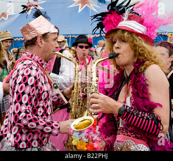 Il Ambling Brass Band festival di Glastonbury Pilton Somerset REGNO UNITO Europa Foto Stock