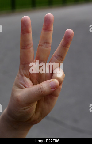 Il conteggio a mano in Cina. Che rappresenta il numero tre (3). Foto Stock