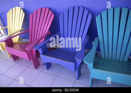 Fila di sedie adirondack Foto Stock