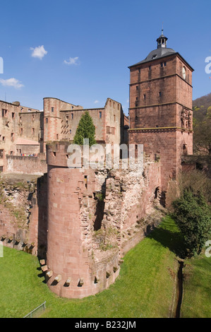 Le antiche rovine del castello sul paesaggio, Heidelberg, Baden-Wuerttemberg, Germania Foto Stock