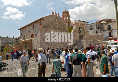 I turisti di fronte cappella Capilla de la Santisima Taxco de Alarcón Guerrero Messico Foto Stock