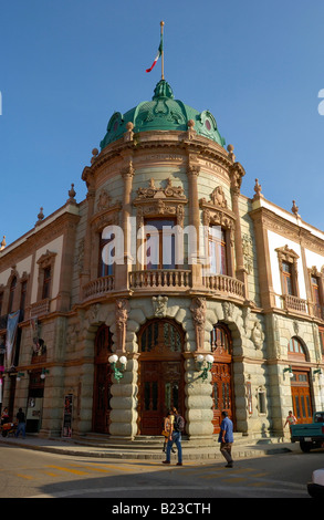 Facciata di edificio di intrattenimento El Teatro Macedonio Alcala Oaxaca Messico Foto Stock