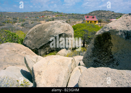 Grandi massi compongono questa strana formazione di roccia presso il Parco Nazionale di Arikok Foto Stock