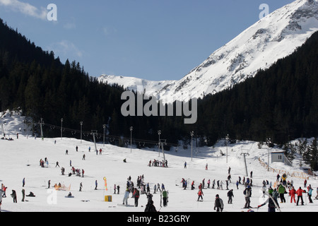 Bansko, moderno centro sciistico nelle montagne Pirin National Park, Bulgaria. Foto Stock