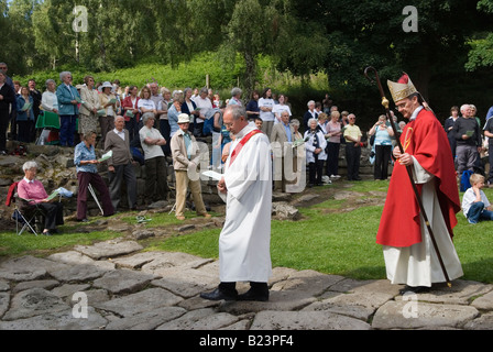 Padley Martyrs Annual Pilgrimage, Padley Chapel, Hope Valley, Peak District, Grindleford, Derbyshire, Inghilterra. Vescovo cattolico John Arnold Regno Unito Foto Stock