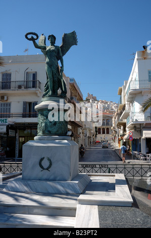 Memoriale di guerra in Ermoupoli, sull'isola greca di Syros Foto Stock