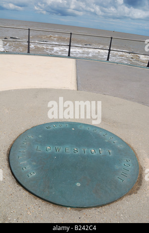 Britains segno più orientale punto. Mare del Nord, Ness punto, Lowestoft, Suffolk, Inghilterra, Regno Unito. Gulliver. Il giorno, il sole, le nuvole Foto Stock