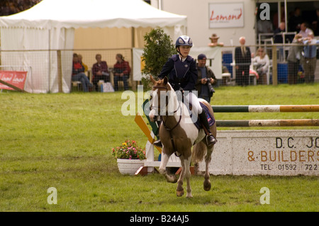 Junior Show Jumping concorrenza presso il Royal Highland Show Foto Stock
