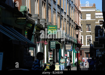 Il Cecil Court di Charing Cross Road London Inghilterra England Foto Stock