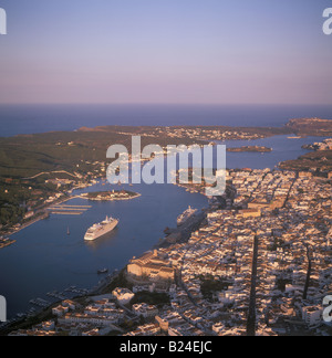 Vista aerea della nave da crociera vento spirito uscire Mahón Menorca Minorca Baleares Spagna 1998 Foto Stock