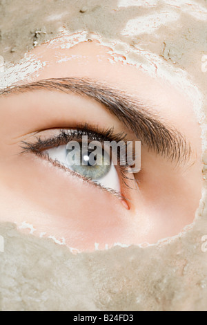 Occhi di donna che indossa la maschera per il viso Foto Stock