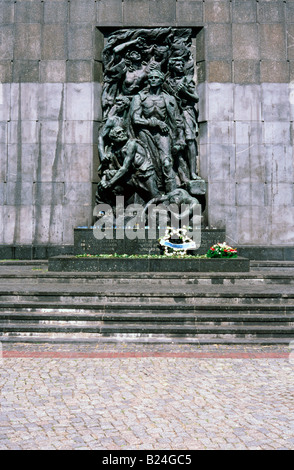 9 luglio 2008 - il Monumento agli Eroi del Ghetto di Varsavia presso il sito dell'ex ghetto nella capitale polacca di Varsavia. Foto Stock