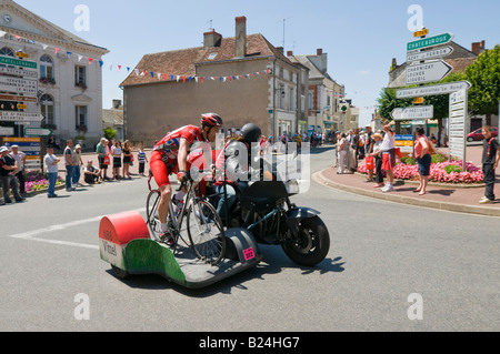 2008 Tour de France caravan - Moto & sidecar sponsorizzato da 'Vittel' acqua sorgiva, Francia. Foto Stock