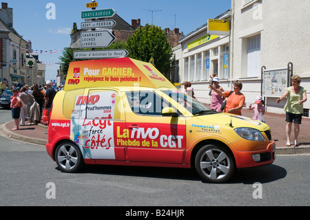 2008 Tour de France caravan - Skoda van sponsorizzato da 'Le CGT' assurance, Francia. Foto Stock