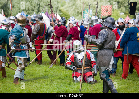 Armatura medievale come impiegato presso la rievocazione storica della Battaglia di Tewkesbury 1471 nelle guerre di rose Foto Stock