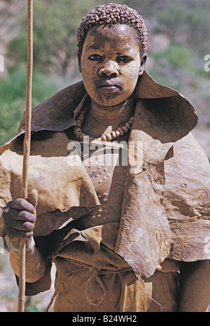 Una giovane donna di Pokot in abito di clausura dopo essere stato circonciso vicino a Sigor Kenya Settentrionale Africa orientale Foto Stock