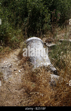 I resti di una colonna romana di Aspendos, Turchia. Foto Stock