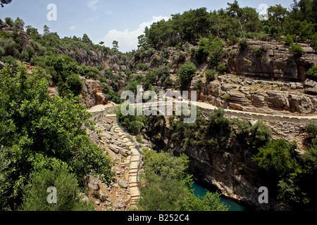 Il romano OLUK ponte sopra il canyon e il fiume KOPRULU. La Turchia. Foto Stock
