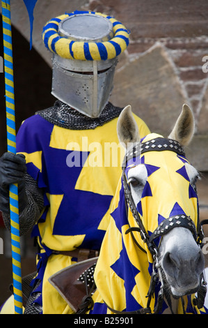 I Cavalieri di Royal Inghilterra, giostre a Fort George, Invernesshire, Scotland Regno Unito Foto Stock