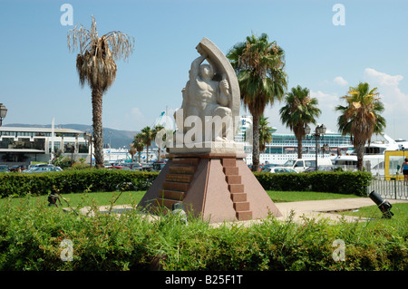 Un monumento ai combattenti per la libertà che hanno dato la loro vita lottando per la Corsica e la Francia nella Seconda Guerra Mondiale, Ajaccio Corsica Foto Stock