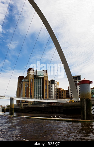 Gateshead Millennium ponte sul fiume Tyne in Inghilterra, Regno Unito Foto Stock