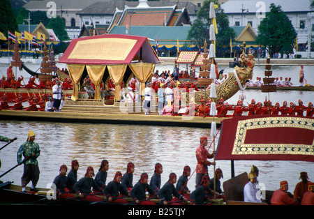 Royal Barge processione chao phrya fiume Bangkok in Thailandia Foto Stock