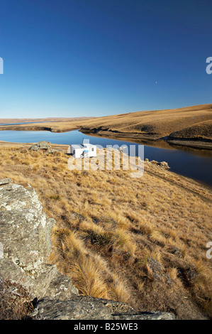 Capanna Logan masterizzare il serbatoio e la gamma di Lammermoor vecchio sentiero Dunstan Central Otago Isola del Sud della Nuova Zelanda Foto Stock