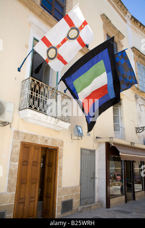 Bandiera da edificio pubblico a Gallipoli Italia Giugno 2008 Foto Stock