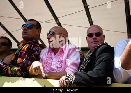 Persone celebrano un tedesco di musica di paese il partito Schlagermove ad Amburgo, Germania Foto Stock