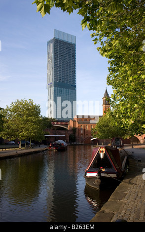 Beetham Tower visto da di Bridgewater Canal, Castlefield bacino, Manchester, Inghilterra. Regno Unito. Foto Stock