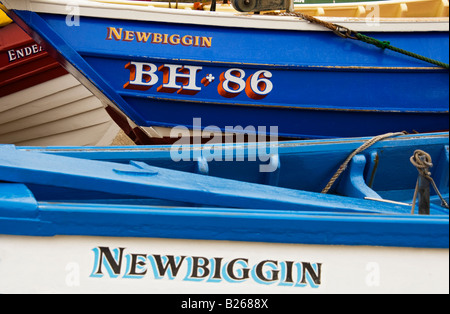 Barche da pesca ormeggiate in porto. Foto Stock