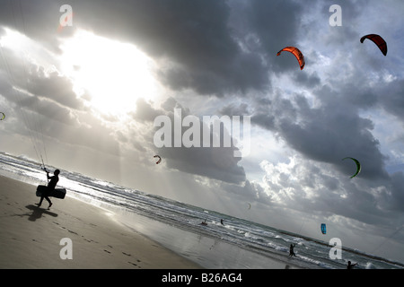 Il kite surf, Tel Aviv, Israele Foto Stock