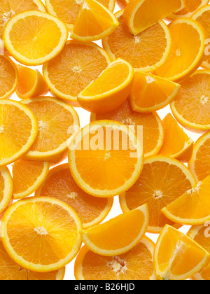 Tagliare le arance intero mare cibo editoriale Foto Stock