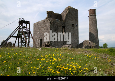 Le antiche rovine di piombo industria mineraria noto come Gazza miniera nei pressi di Sheldon in Peak District Derbyshire England Regno Unito Foto Stock