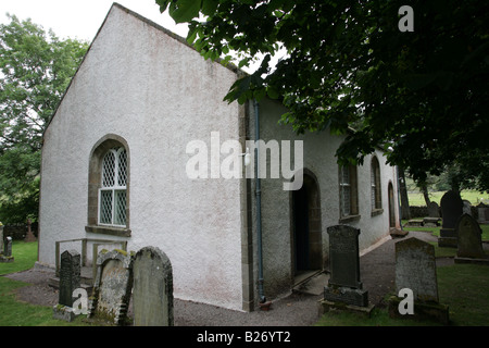 Chiesa Croick vicino a Ardgay, Sutherland, Scozia, Regno Unito, dove la gente graffiato i loro nomi in windows durante i giochi Foto Stock