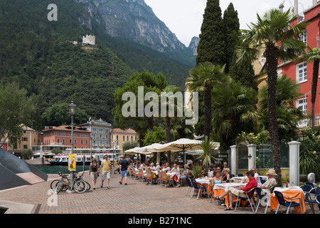 Ristorante Lakefront, Riva del Garda sul Lago di Garda, Italia Foto Stock