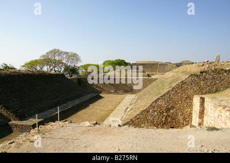 Palla presso il sito archeologico di Monte Alban vicino alla città di Oaxaca, Oaxaca, Messico Foto Stock