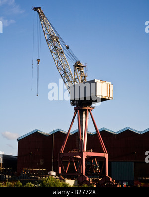 Una gru a BAE Systems cantiere navale sul fiume Clyde Govan, Glasgow, Scozia. Foto Stock