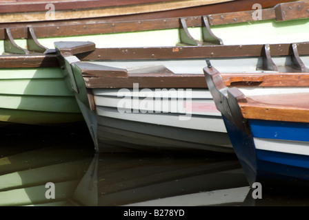 Barche ormeggiate vicino al Lago di Killarney, nella contea di Kerry, Irlanda. Foto Stock