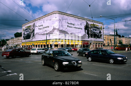 Luglio 10, 2008 - Annuncio VW a copertura di un edificio in corrispondenza dell'intersezione di Jana Pawla II e Solidarnosci in polacco di Varsavia. Foto Stock