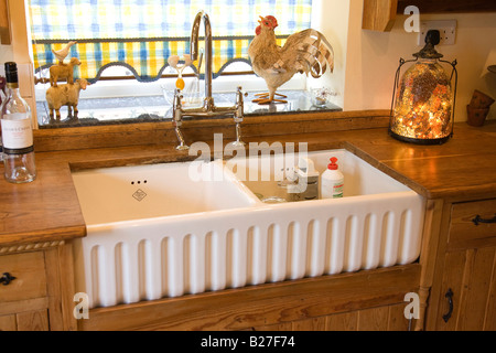 Shaws RIBCHESTER 800 tradizionale ceramica Belfast lavello da cucina Foto Stock